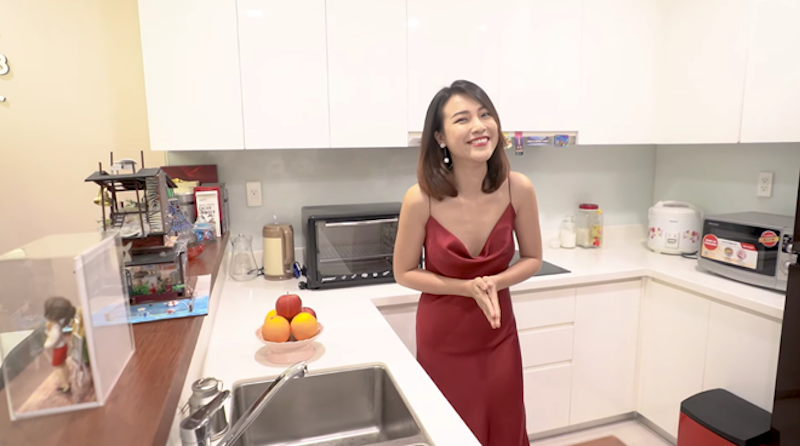 Hoàng Oanh ra mắt Vlog